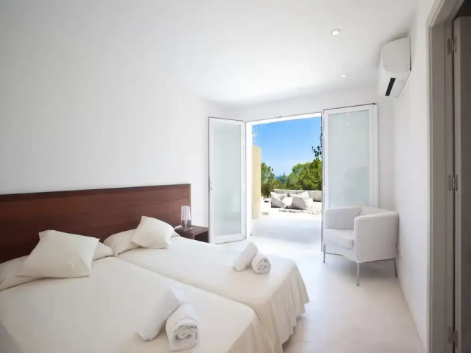 Beautiful Villa in Inviting Space