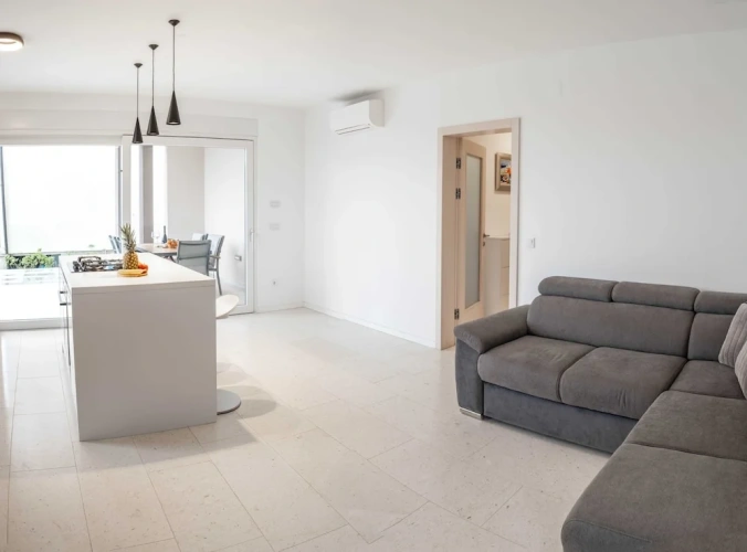 3 Bedrooms Apartment with sea view