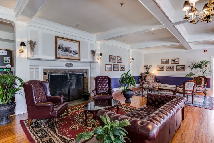 Lakeside Inn photo 13