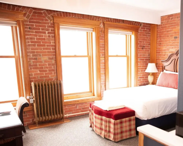 Victor Hotel