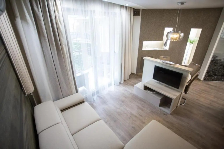 All Seasons Apartment