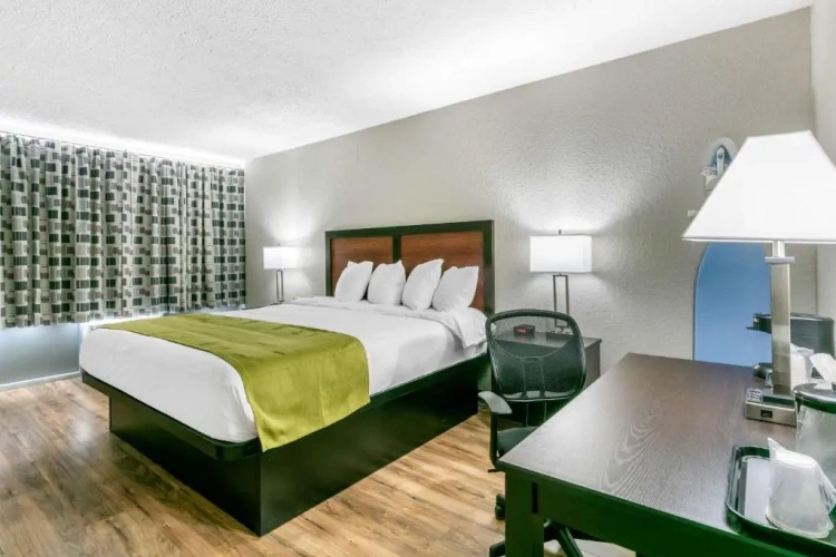 Standard Sextuple room