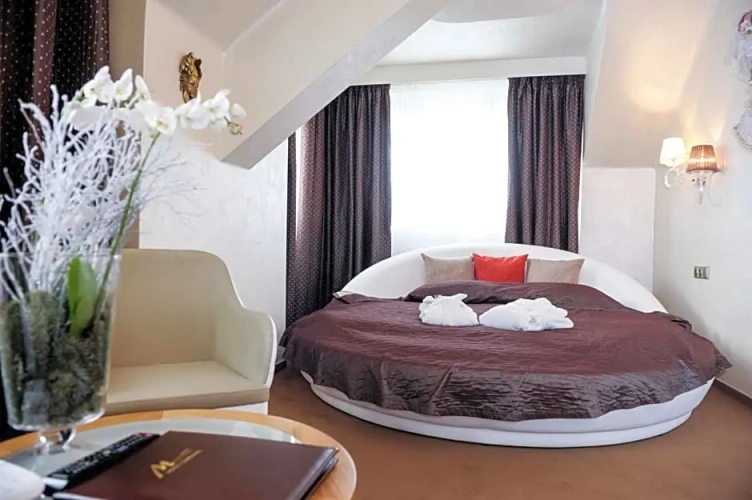 Deluxe Attic Junior Suite with city view