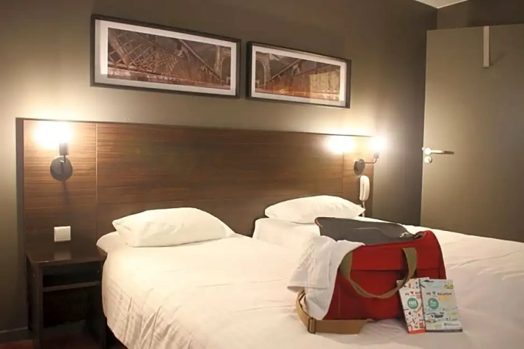 Standard Double room with street view