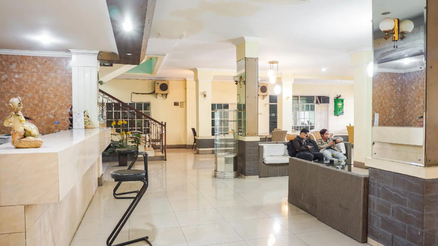 OYO 2085 Chrysanta Hotel