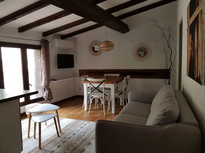 Face à la Cité : appartement avec cour !