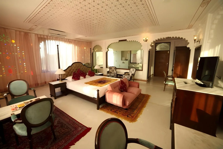 The Raj Kuber