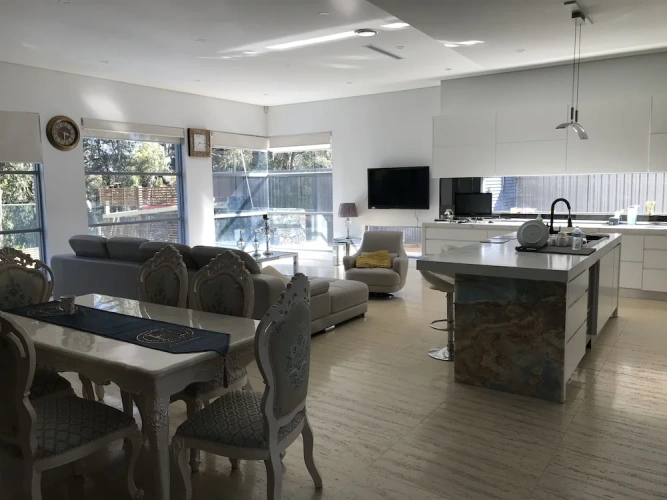 4 Bedrooms Cottage