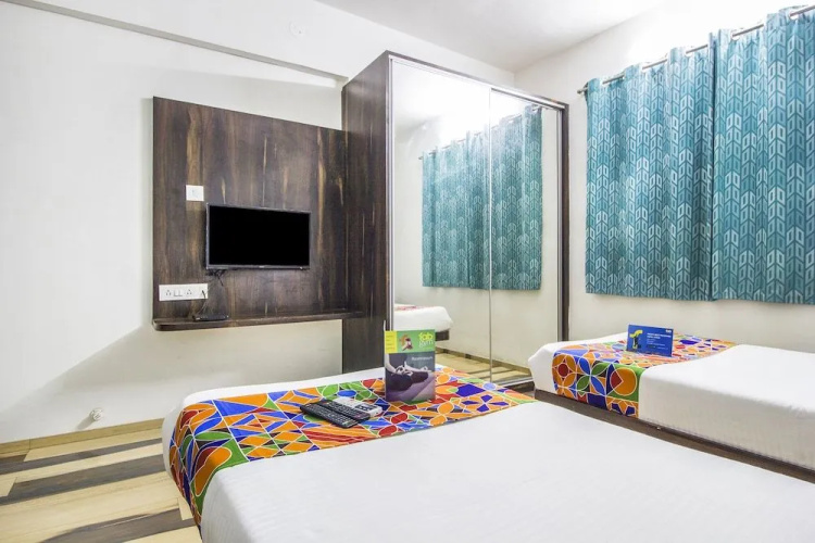 FabHotel House Khas Suites