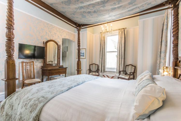Grovefield Manor