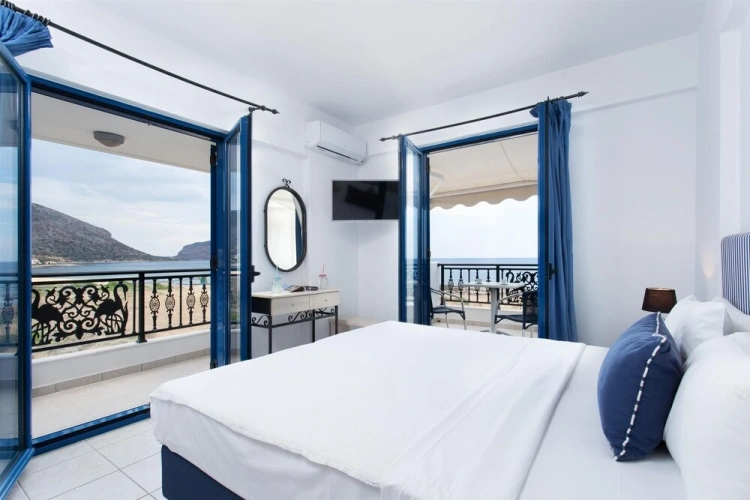 Double Studio with balcony and with pool view