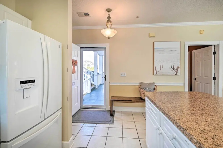 Bright Myrtle Beach Condo w/ Balcony!