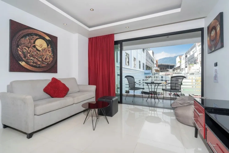 1 Bedroom Deluxe Suite with balcony and with city view