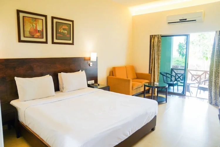 Deluxe Double room with partial ocean view