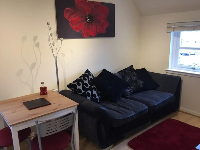 6 Varis Apartments