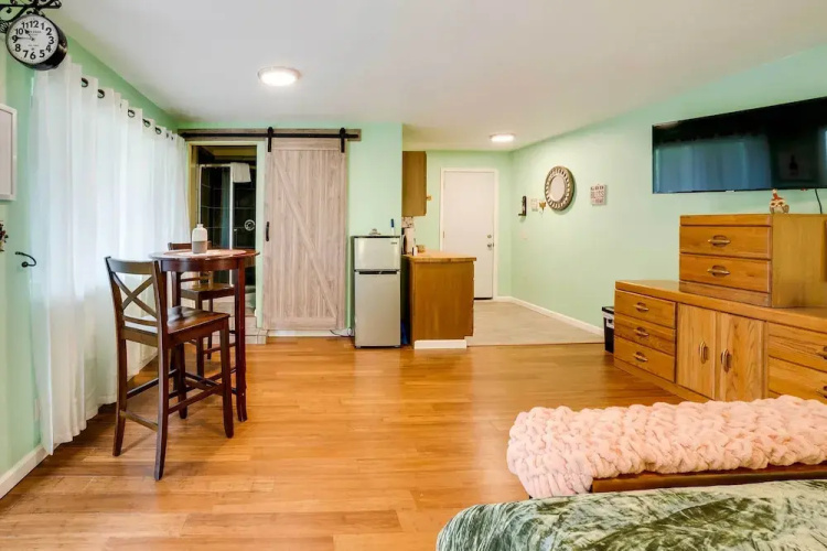 Soothing Studio w/ Lush Views: 2 Mi to Beach!