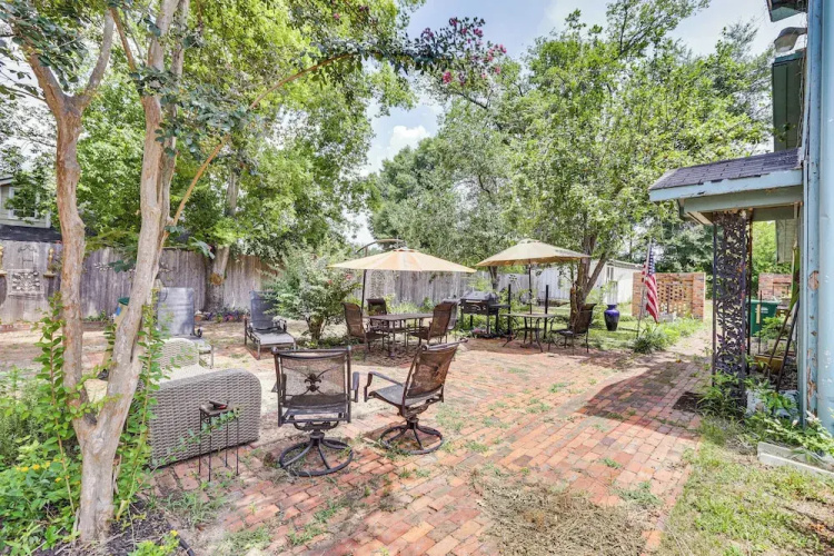 Central Albany Home With Covered Porch & Patio!