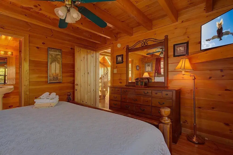 Picturesque 2 2 Close to Parkway