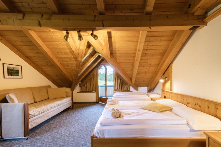 Standard Triple room