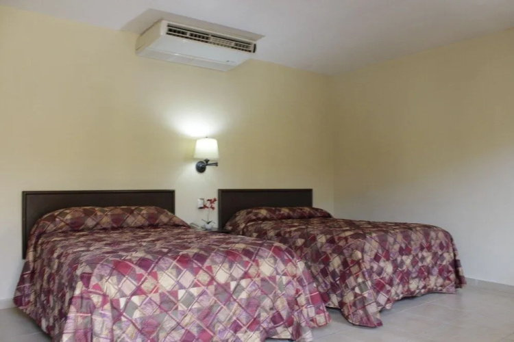Hotel Flores Hills