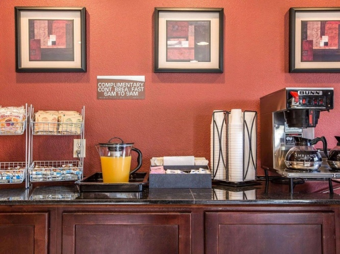 Rodeway Inn Santee photo 11