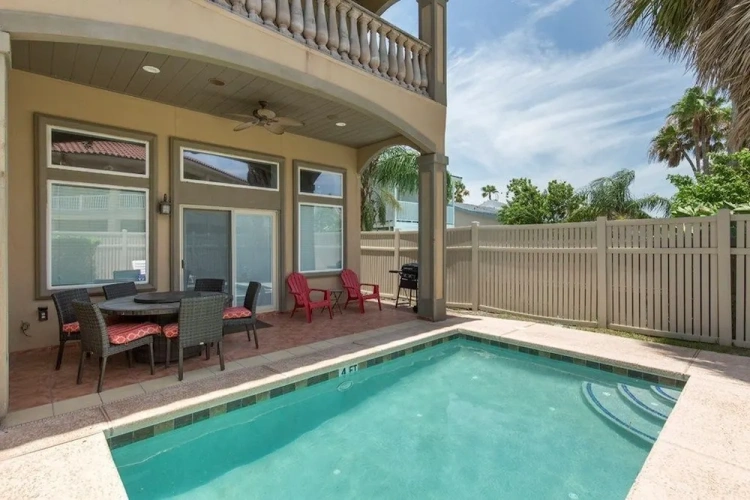 3 Bedrooms Luxury Cottage with balcony