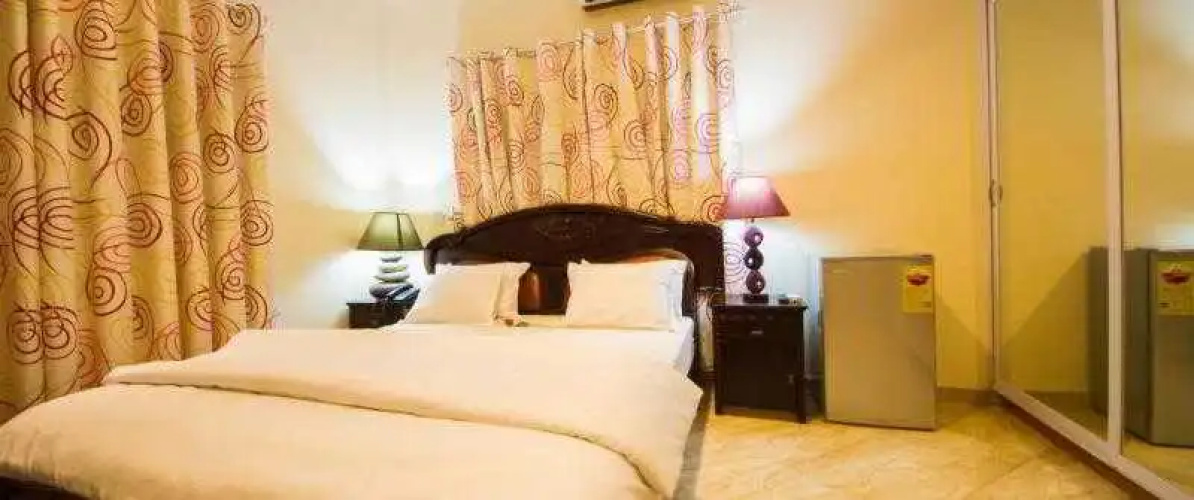 Pebble Pine Hotel