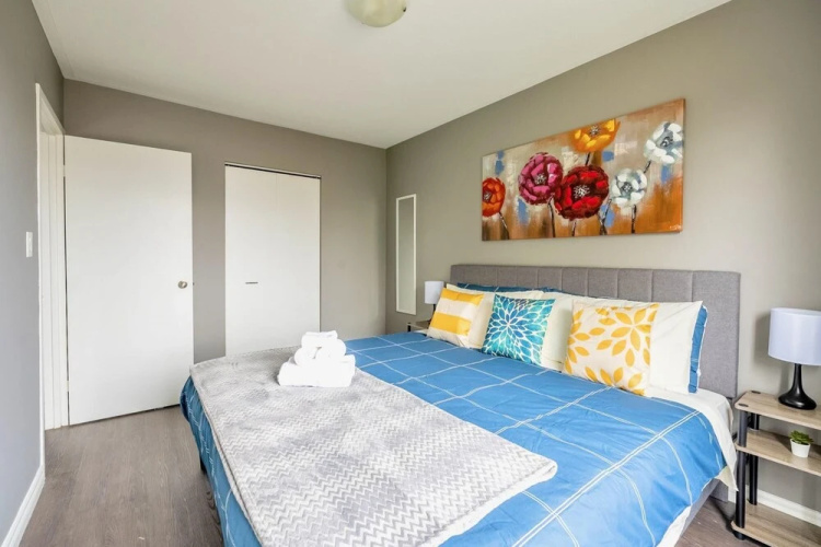 2BR Apt w King Bed and Netflix- Prime Location