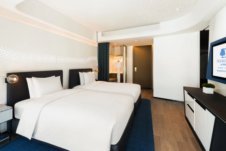 Standard Twin room with city view
