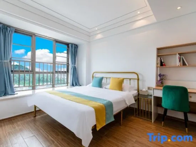 2 Bedrooms Suite with balcony and with lake view