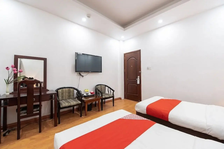 OYO 518 Chariot Hotel