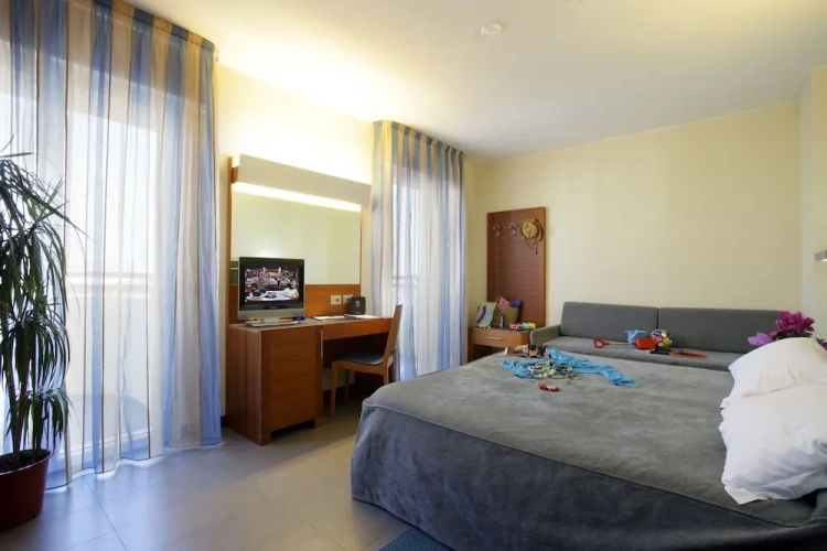 Standard Quadruple Family room with balcony