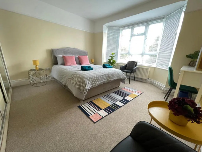 Bournemouth 3 Bedroom - Parking