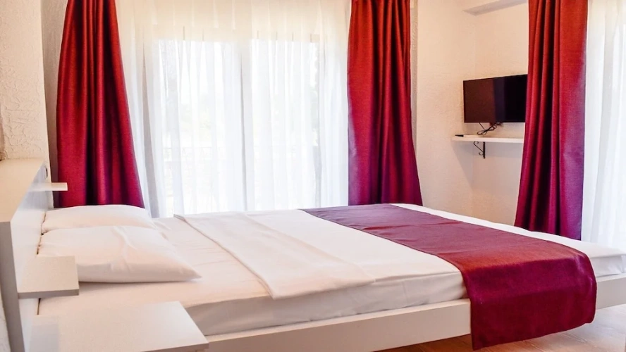 Economy Double room with balcony and with garden view
