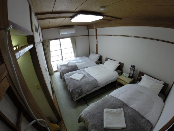Standard Triple room