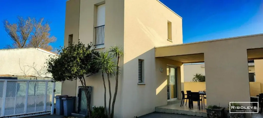 2 Bedrooms Villa