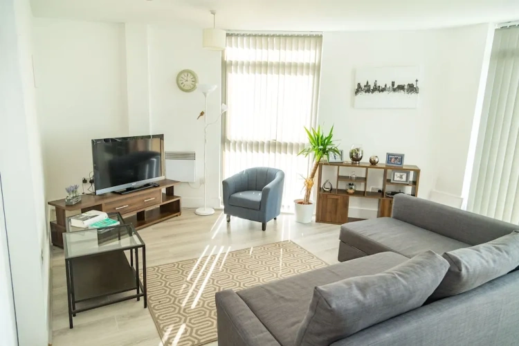 2 Bedrooms Apartment