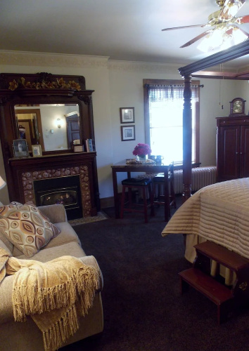 The Firelight Inn on Oregon Creek Bed and Breakfast