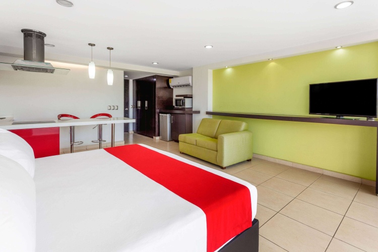 Ramada by Wyndham Acapulco Hotel & Suites photo 6