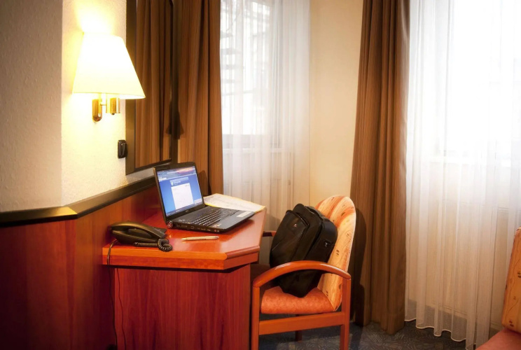 Advantage Hotel
