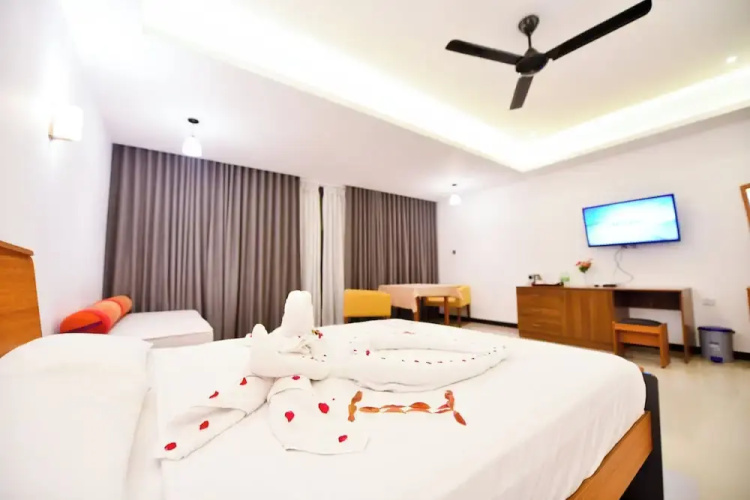 Oasis Riverside Hotel