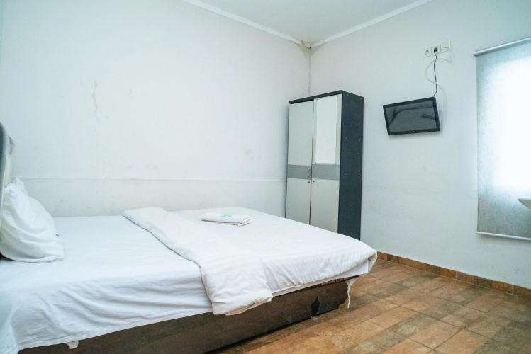77 Guest House Serpong RedPartner