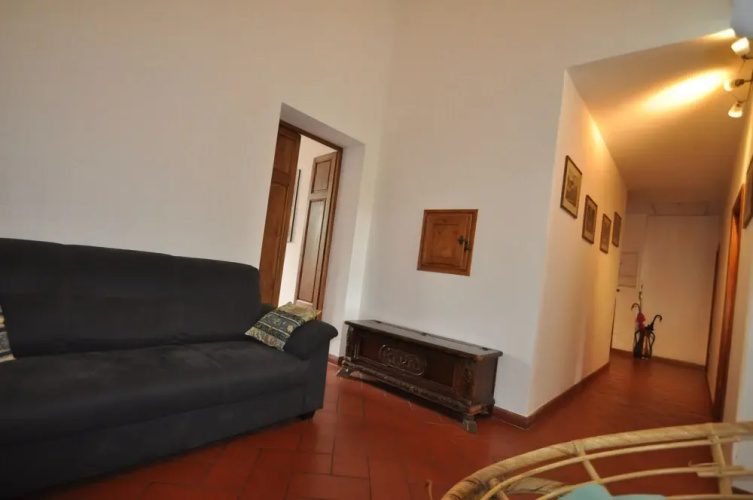 Comfortable 3BD Apt 7min Walk to The Train Station