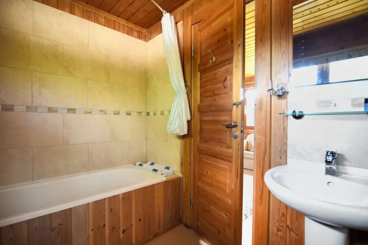 4 Pinewood Retreat