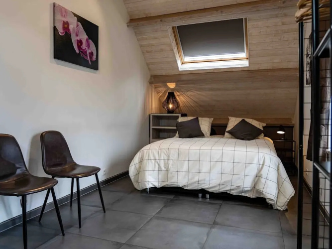 Villa With Swimming Pool in Erembodegem
