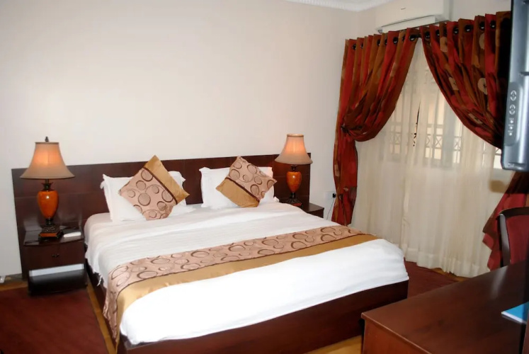 Grand Inn & Suites