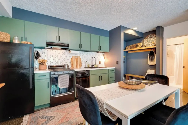 Ski-in/ski-out Magic Mountain Condo w/ Deck!