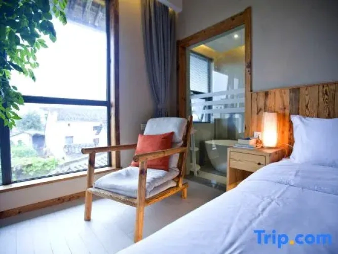 Standard Twin room with garden view