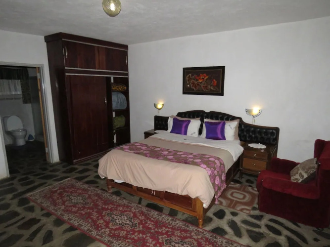 Parrot Lodge