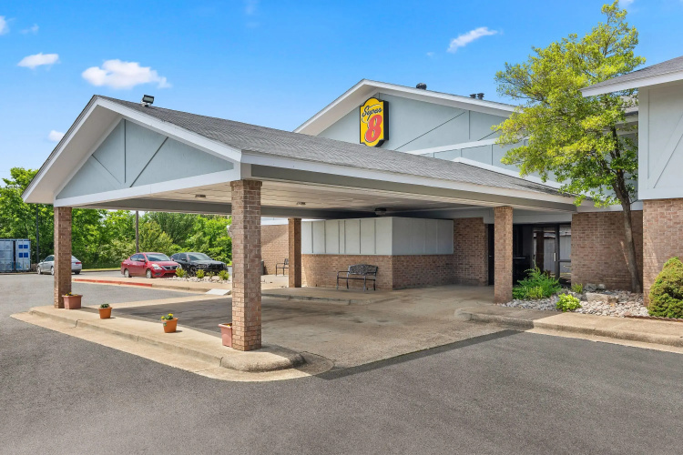 Super 8 by Wyndham Harrison AR